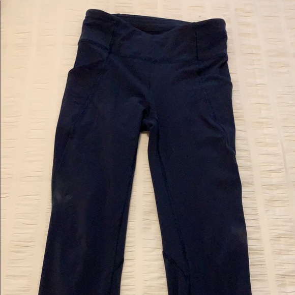 Lululemon size 4 navy leggings with side pockets